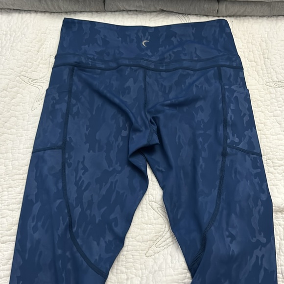 ZYIA Active Women’s Blue Camouflage Print Leggings with Pockets in size 8-10 - Picture 3 of 5
